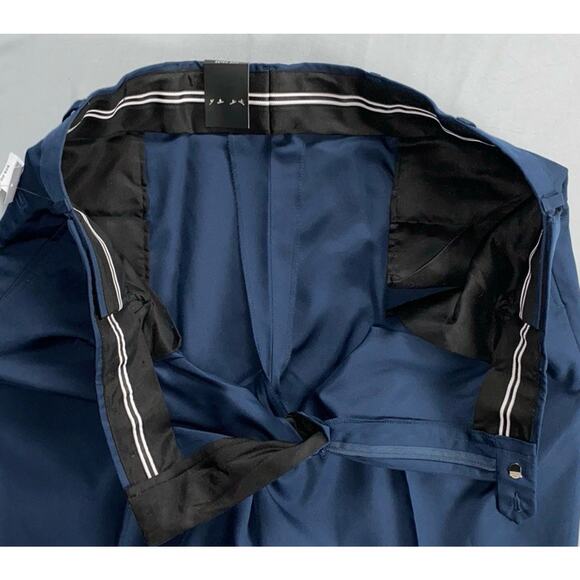 Jos A Bank Traveler Traditional Fit Pleated Easy Care Dress Pants. Navy, 44X32. - Picture 5 of 7